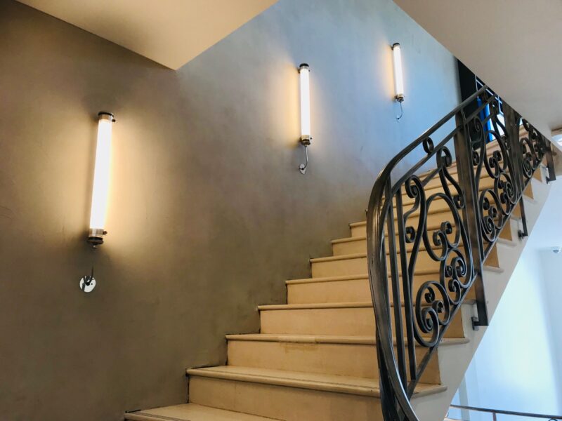 enduit mural et luminaires